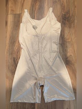 Spanx Beige Mid-Thigh Body Shaper Shorts Nude Seamless Shapewear Plus Size 1X